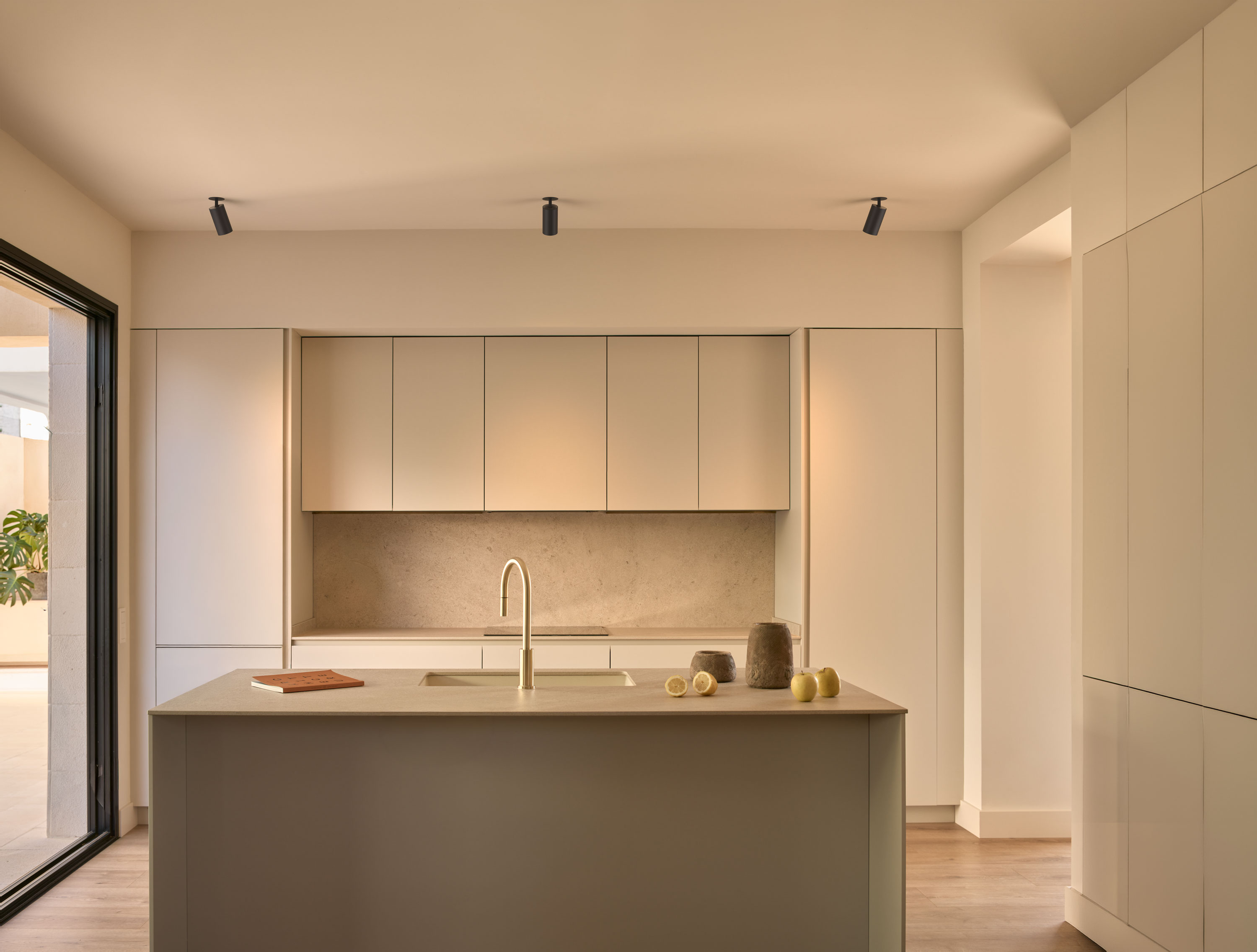 HP-Flos-Light_Shadow_Ceiling