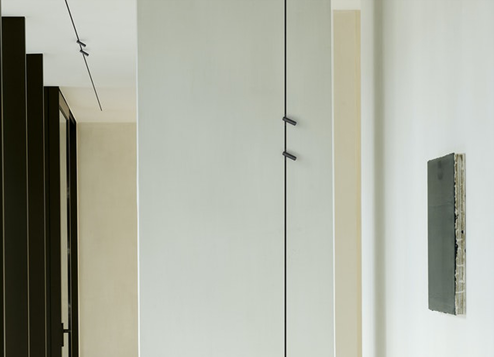 P_Fm_A-The-Micro-Running-Magnet-Flos-Architectural-Thubnail-life_I.jpg