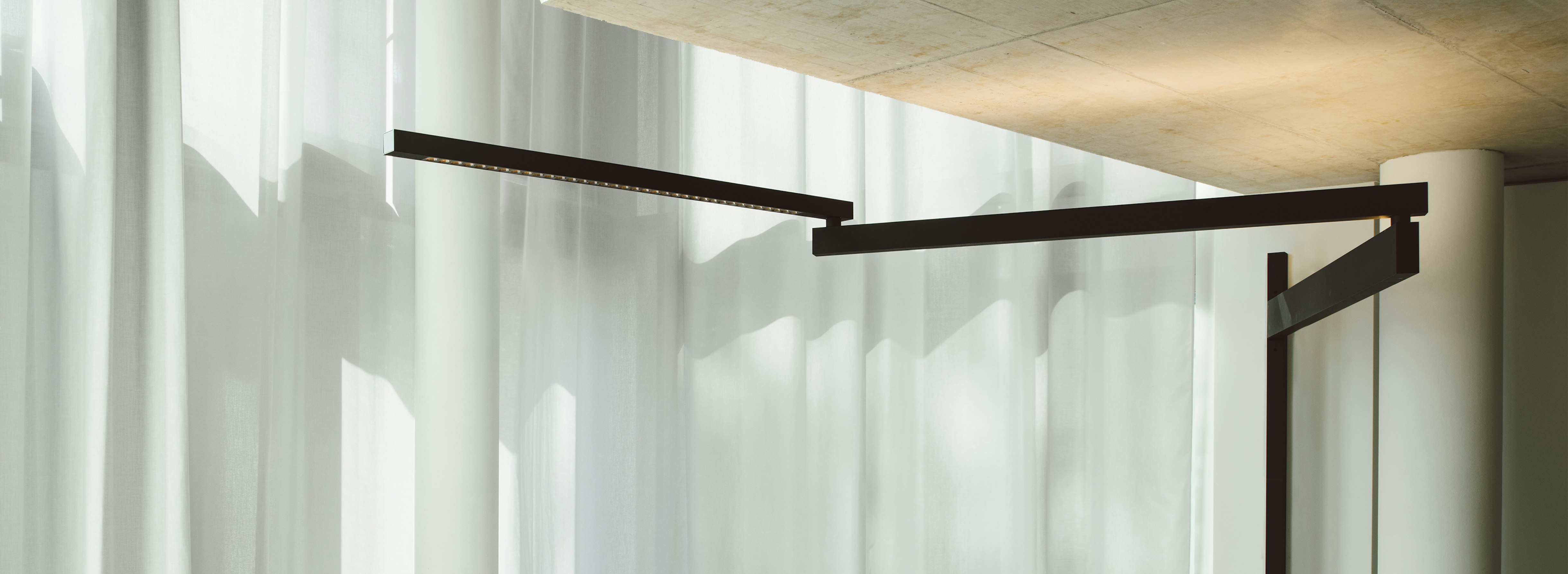 P_Fm_B-Black_Flag-Flos-Architectural-life-image_I.jpg