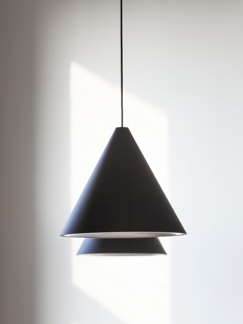 P_Md_F-The-Running-Magnet-String-Light-Cone-Flos-Architectural-highlight.jpg