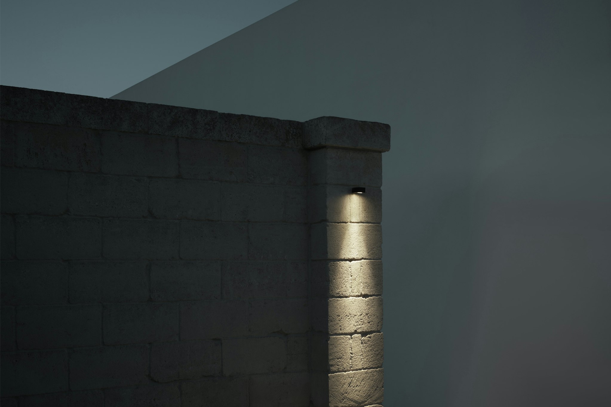 P_Sf_A-Heavy-Metal-Wall-Flos-Outdoor-Thubnail-life_general.jpg