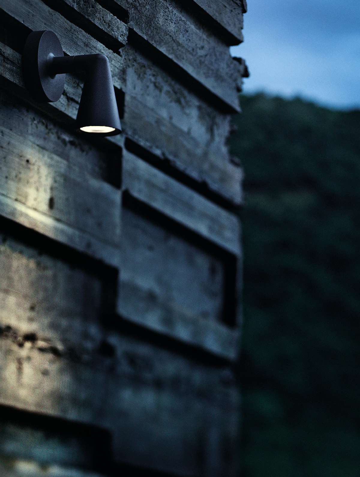 P_Sf_AV-Belvedere-Spot-Wall-Flos-Outdoor-Thubnail-life_general.jpg