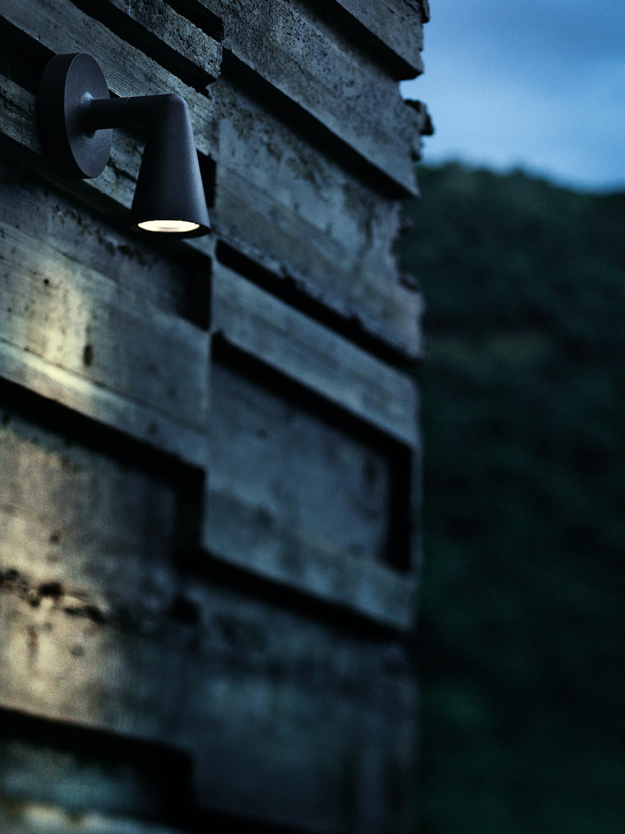 P_Sf_AV-Belvedere-Spot-Wall-Flos-Outdoor-Thubnail-life_general.jpg