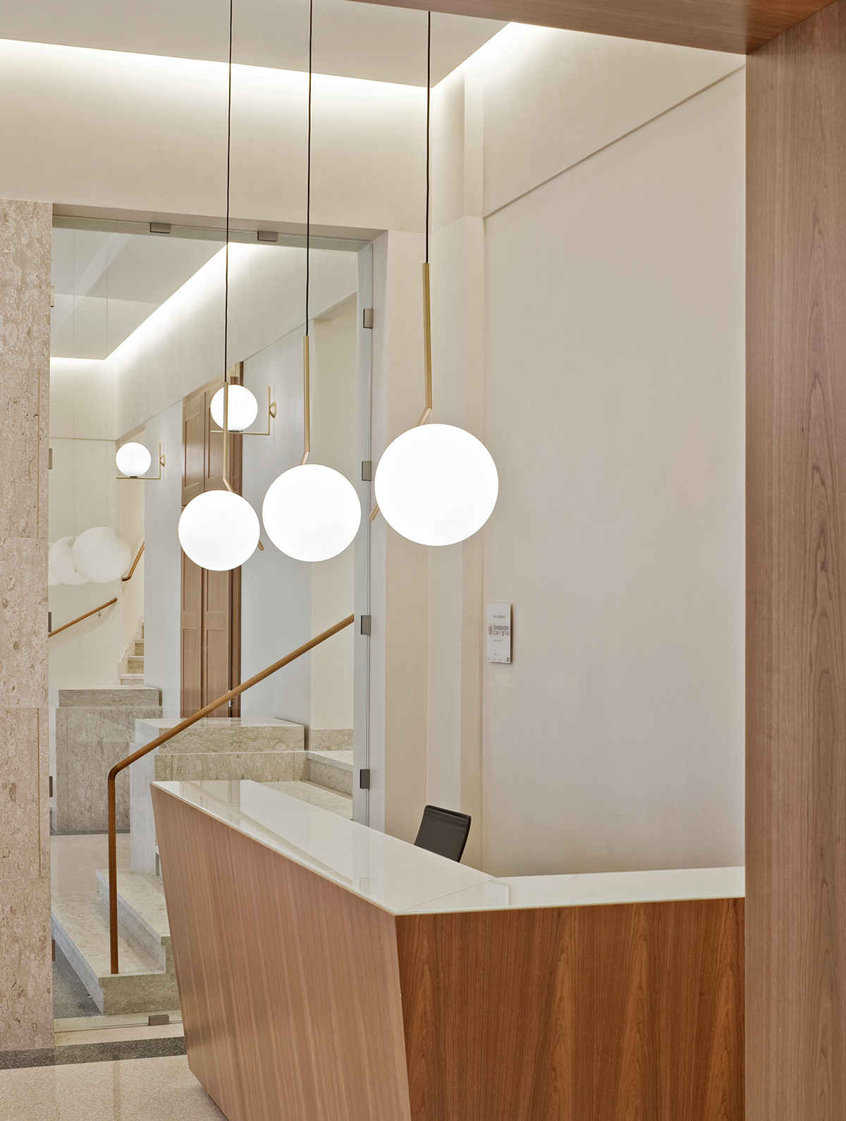 P_Sf_AV-IC-Lights-Suspension-Flos-Decorative-Thubnail-life_general.jpg