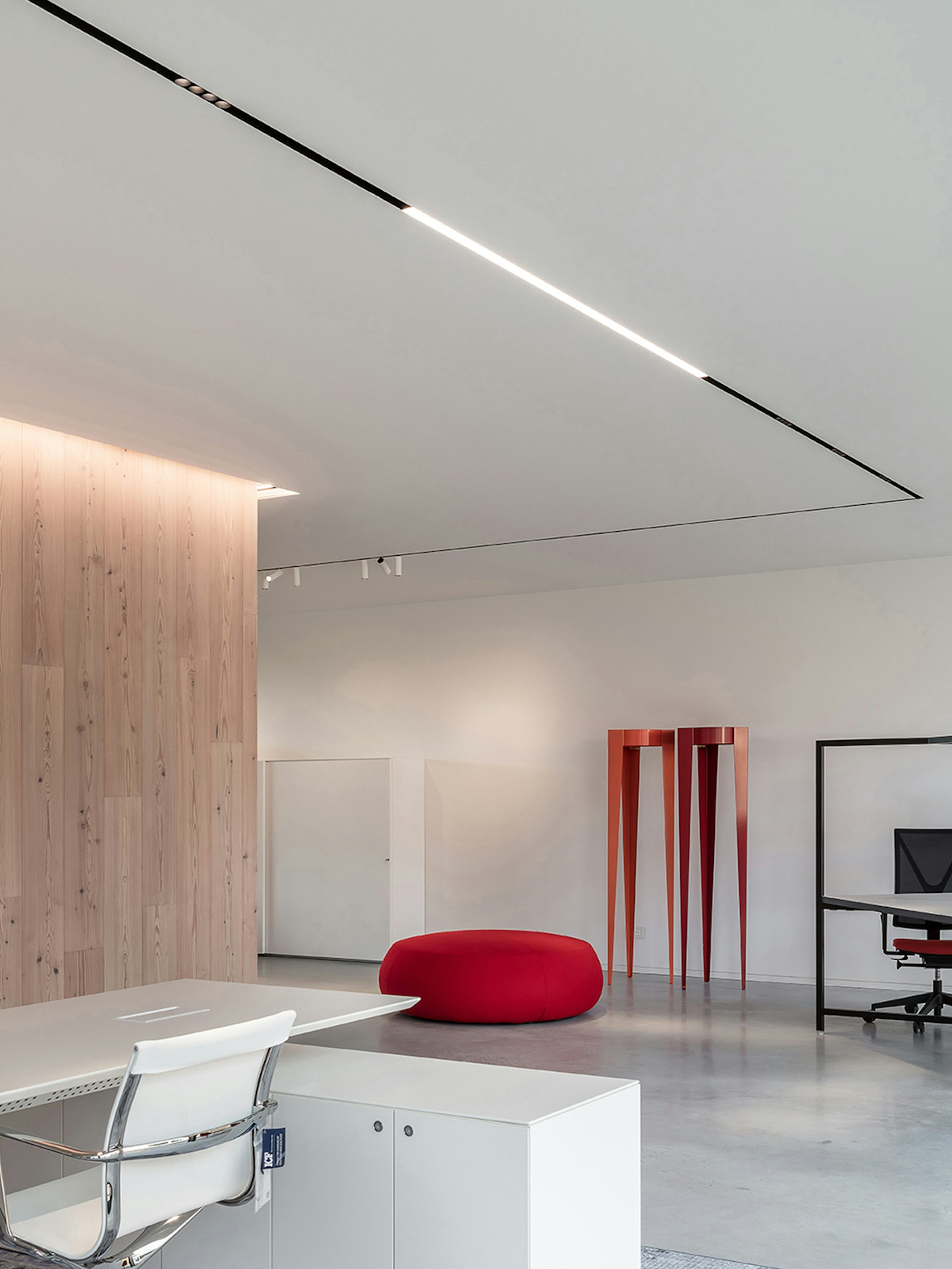 P_Sf_AV-The-Running-Magnet-Flos-Architectural-Thubnail-life_general.jpg