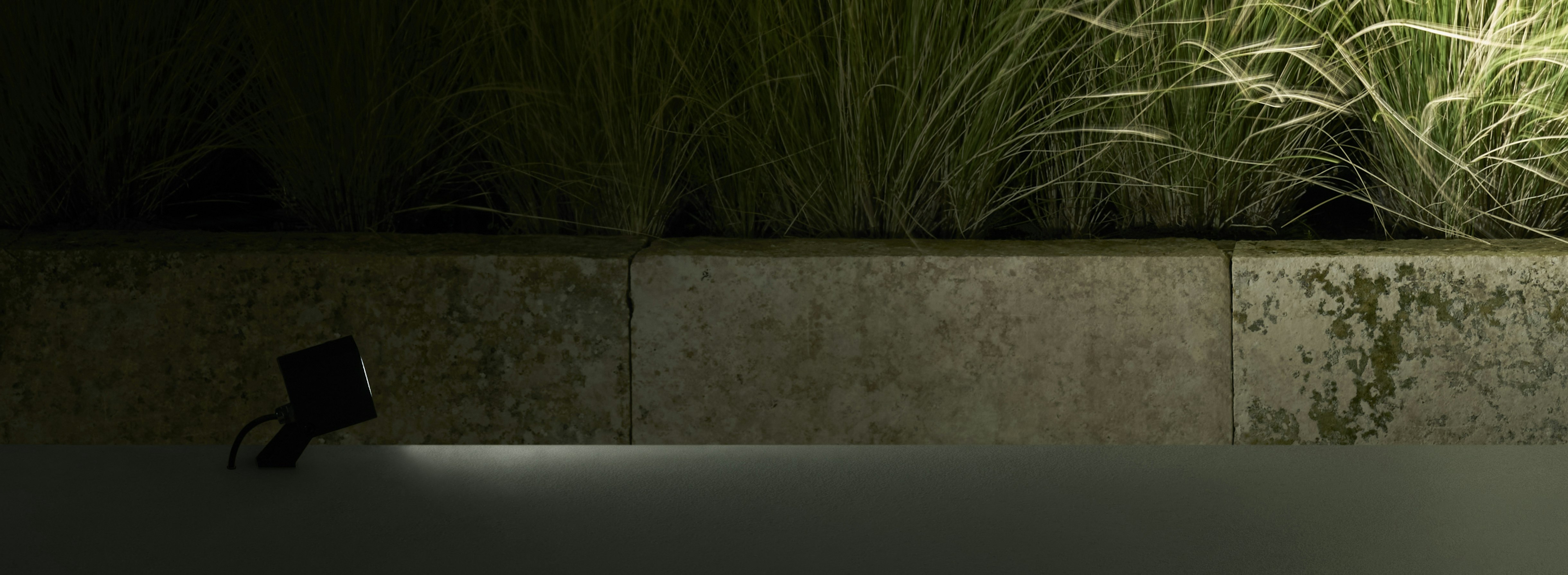 P_Sf_B-Heavy-Metal-Spot-Flos-Outdoor-life.jpg