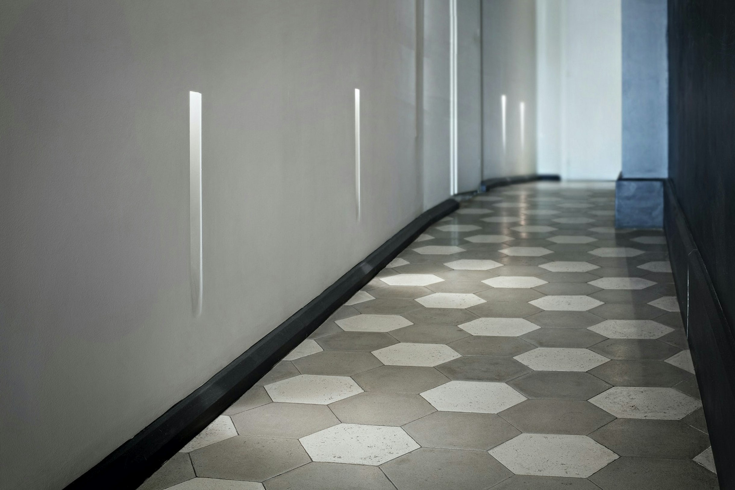 Path-Light-Vertical-Flos-SoftArchitecture-R-01.jpg