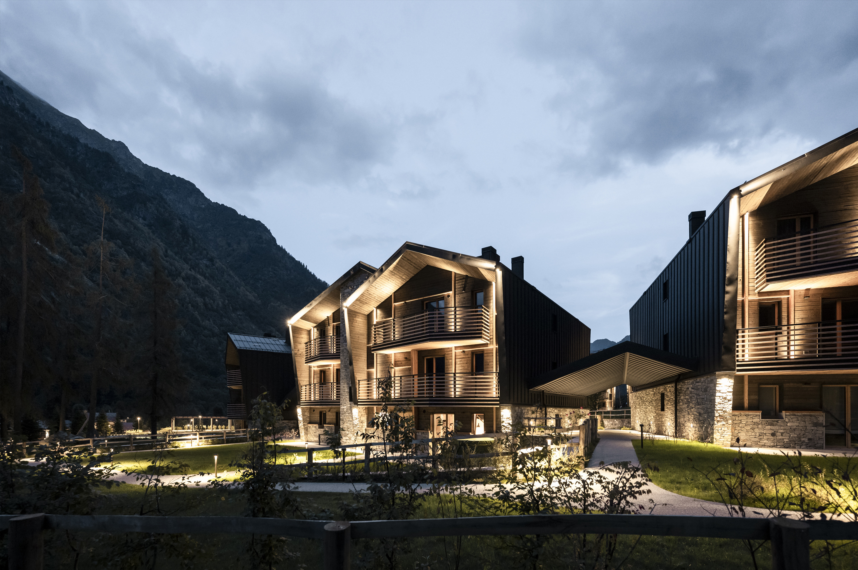 Projects-Flos-Cascata_DOtro-00