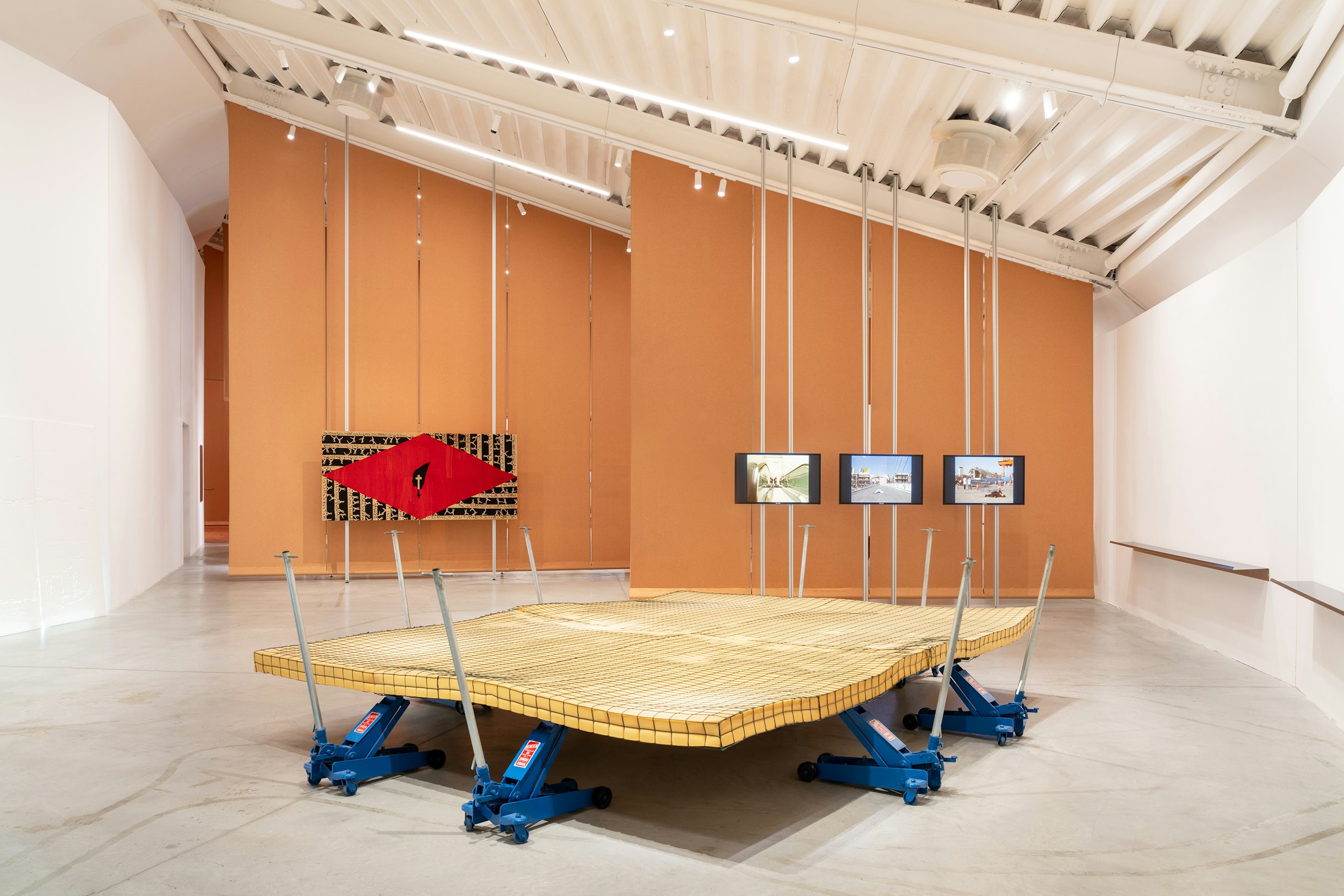 Projects-Flos-Centro_Pecci_Eccentrica-01