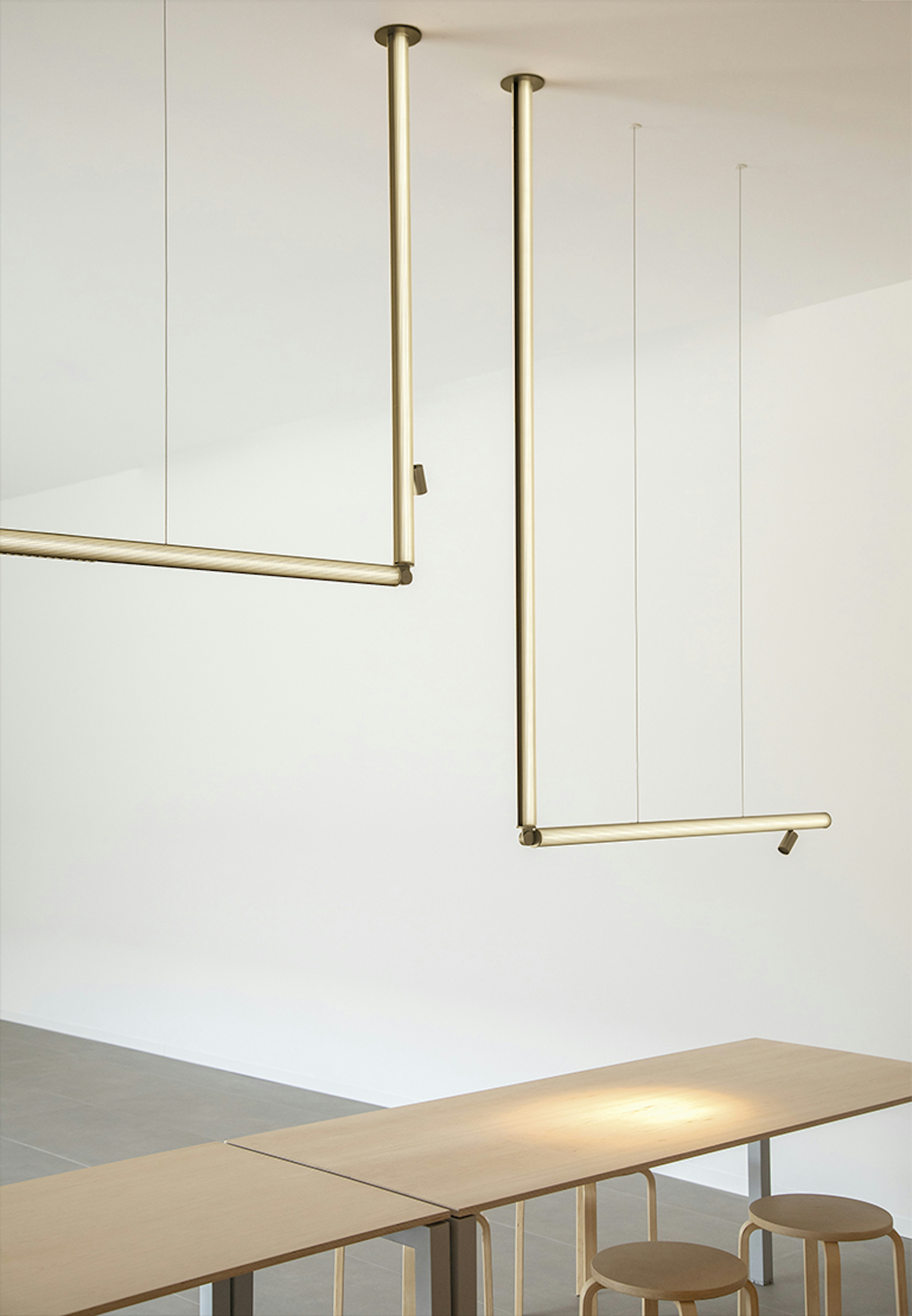 The_Glowing_Track-suspension-flos-R-03.jpg