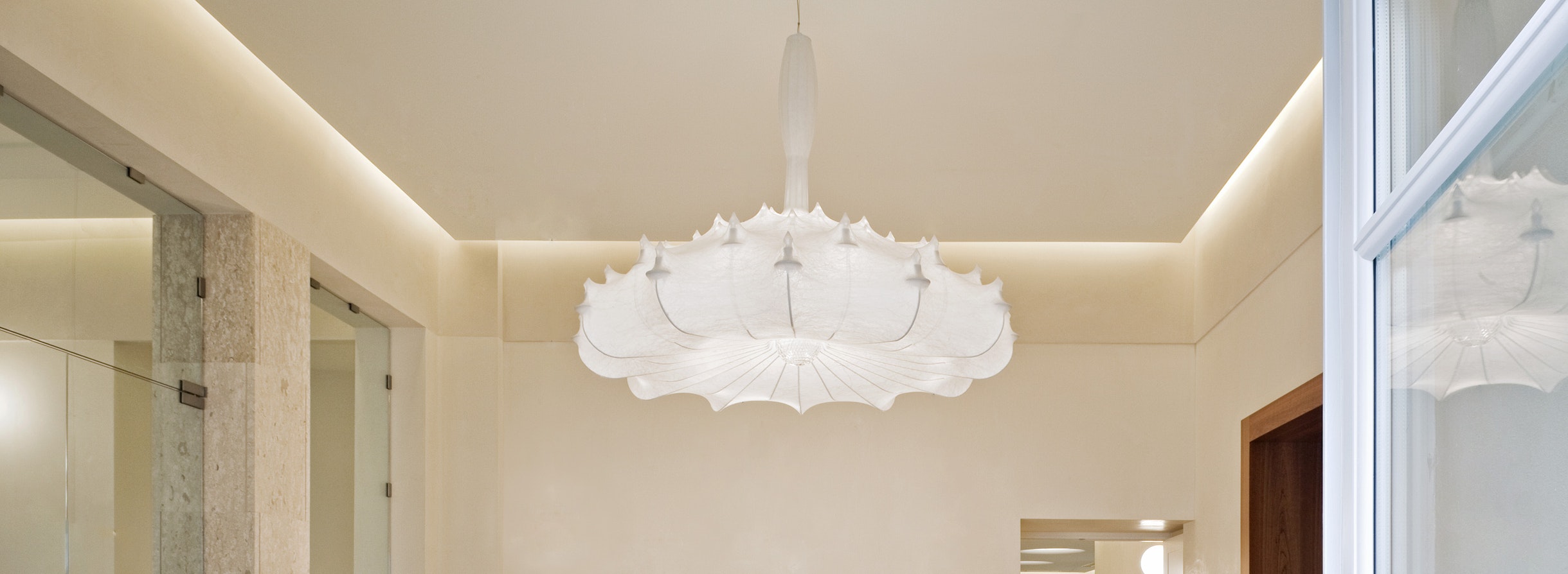 | Lamps and fixtures Flos