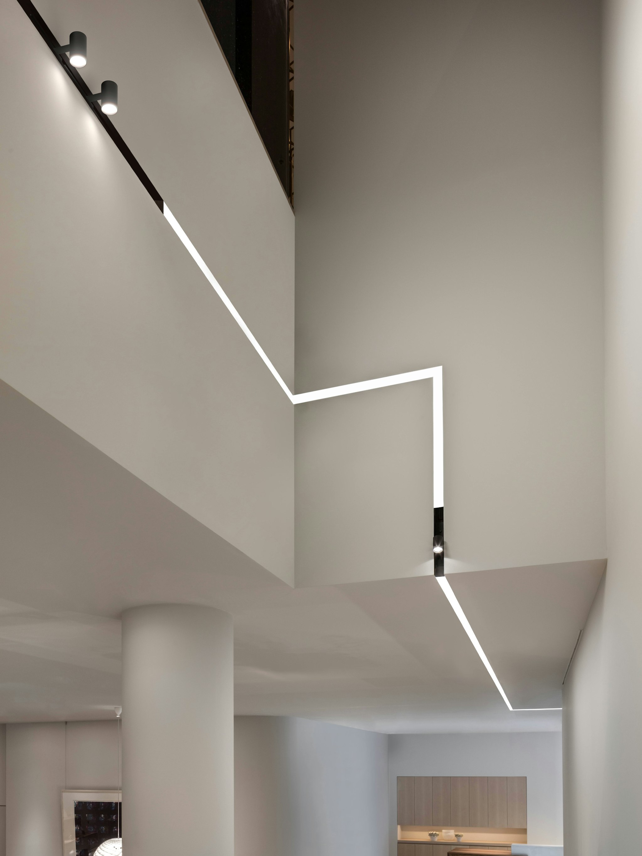 P_Md_F-The-Running-Magnet-Recessed-Flos-Architectural-highlight.jpg
