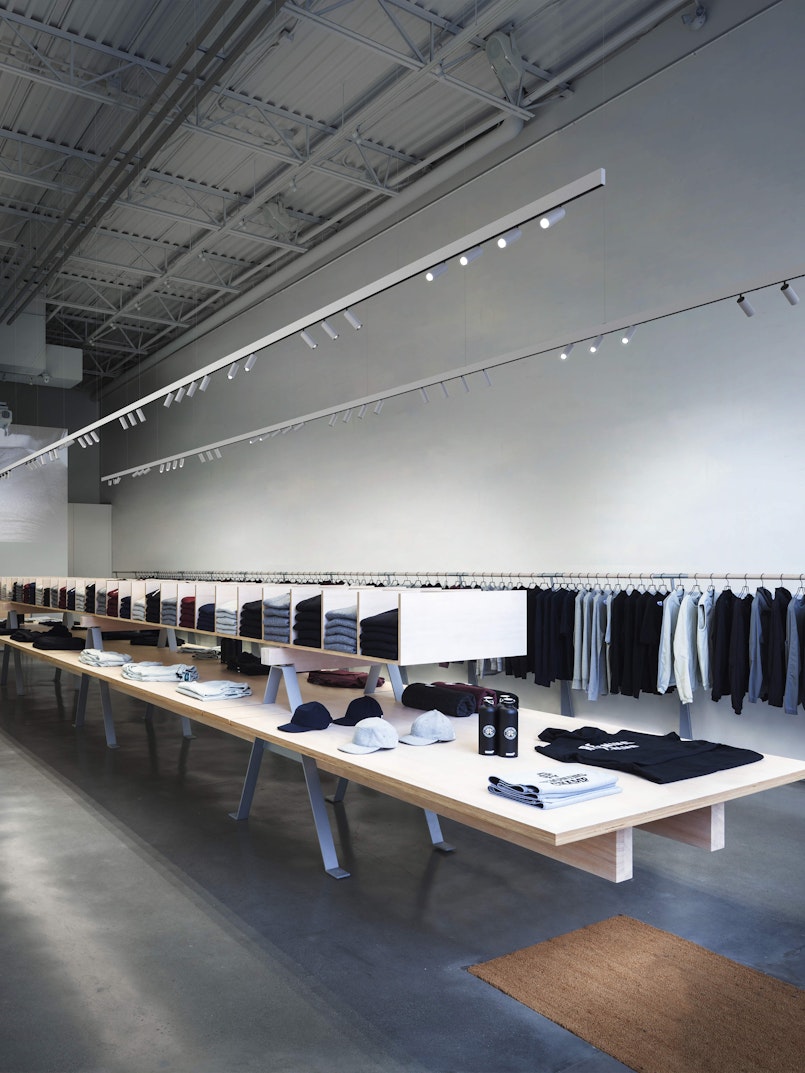 P_Md_F-The-Tracking-Magnet-Suspension-Down-Flos-Architectural-highlight.jpg