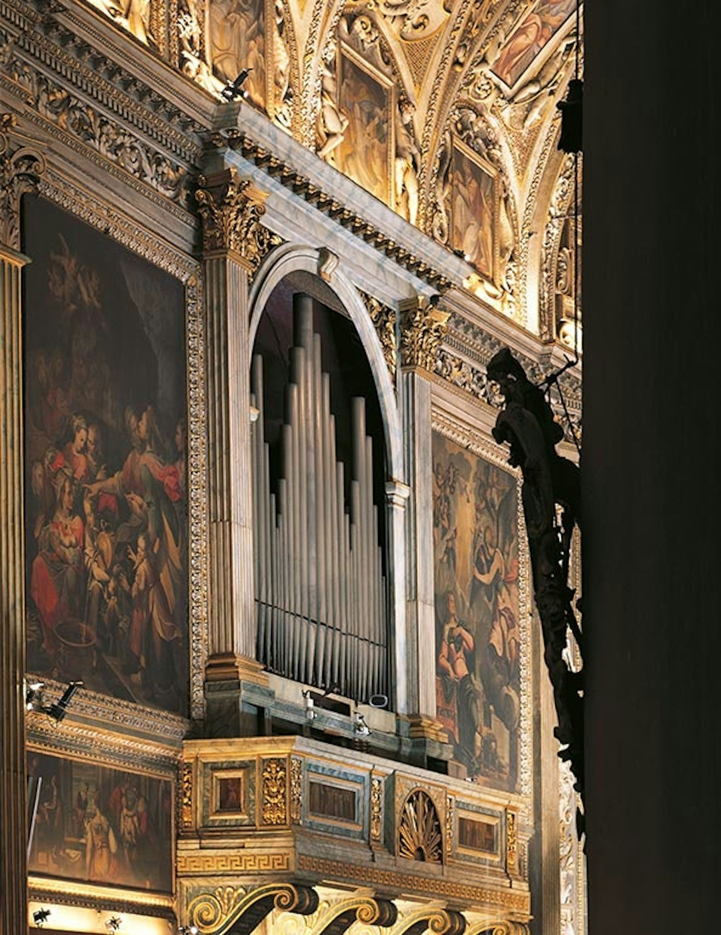 holy-places-chiesa-santa-maria-delle-grazie-brescia-flos-02-594x770