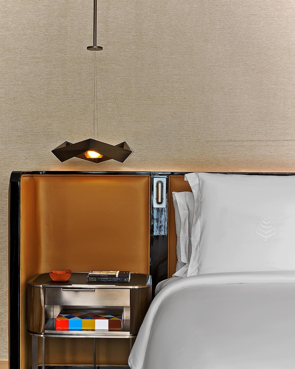 hospitality-four-seasons-dubai-flos-08-1136x1418