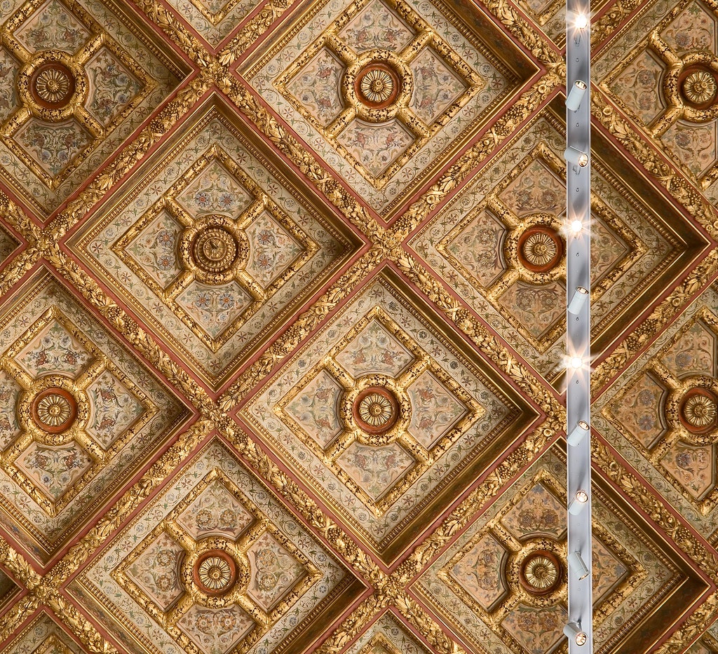 museums-palazzo-grassi-venezia-flos-01-1864x1698