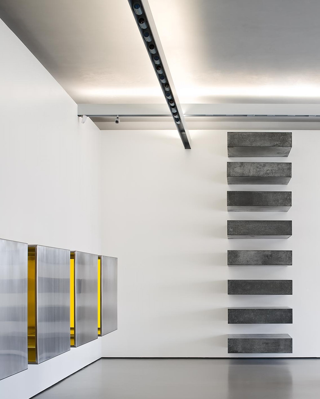 museums-palazzo-grassi-venezia-flos-08-1136x1418