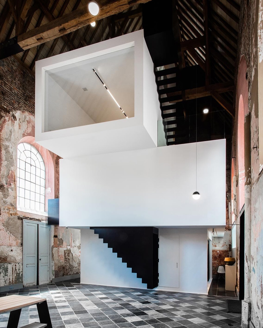 offices-klaarchitectuur-belgium-flos-09-1136x1418