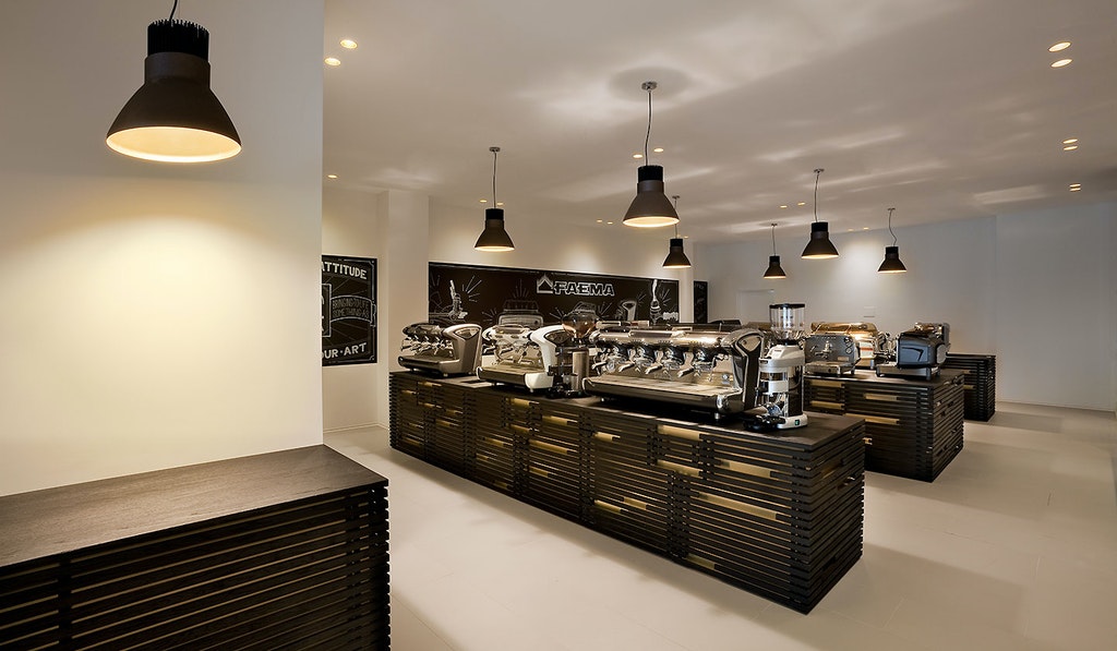 retail-gruppo-cimbali-milano-flos-03-1440x840-1