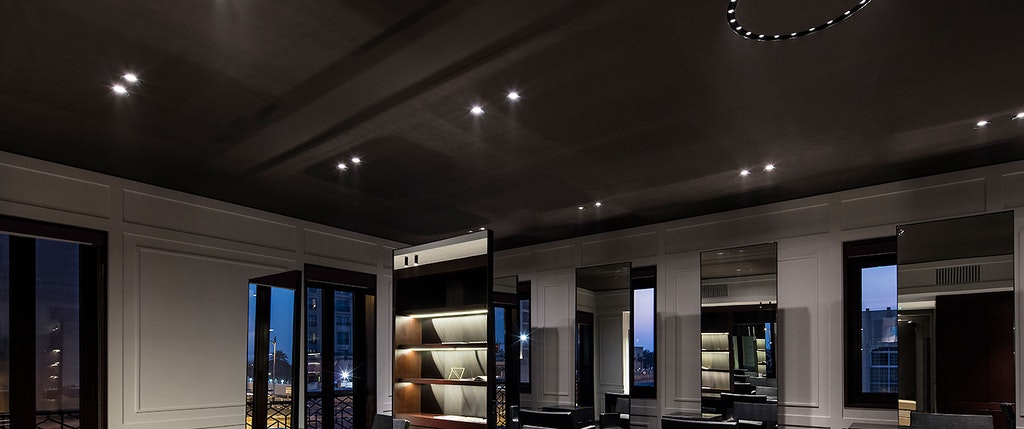 retail-rossano-ferretti-hairspa-dubai-flos-07-1440x603-1