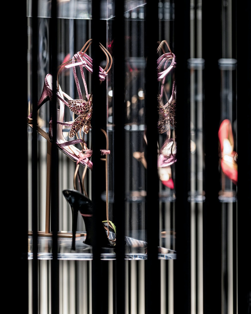 retail-sergio-rossi-flos-09
