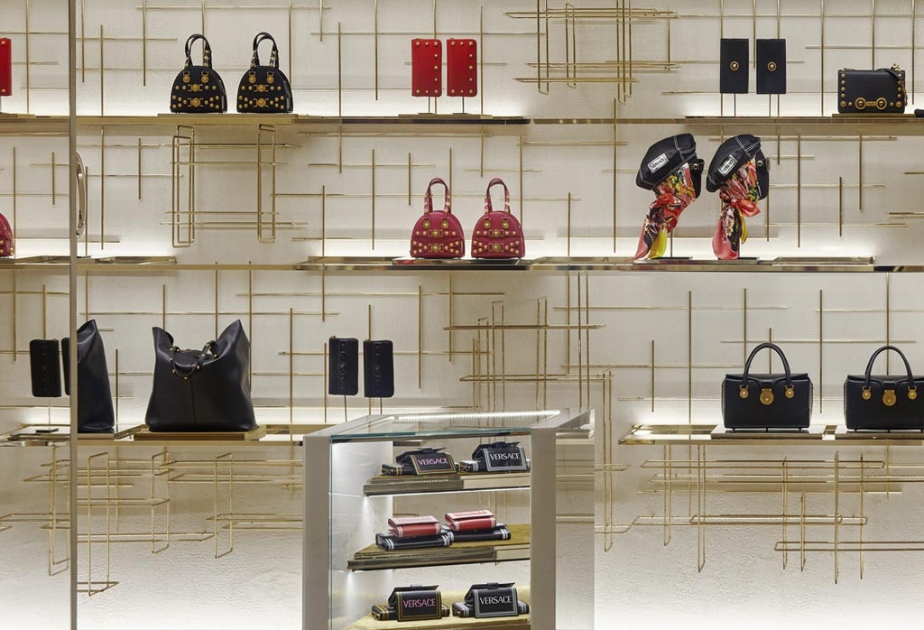 retail-versace-shops-flos-05