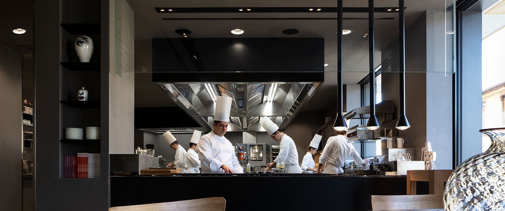 special-do-restaurant-cornaredo-milan-flos-07