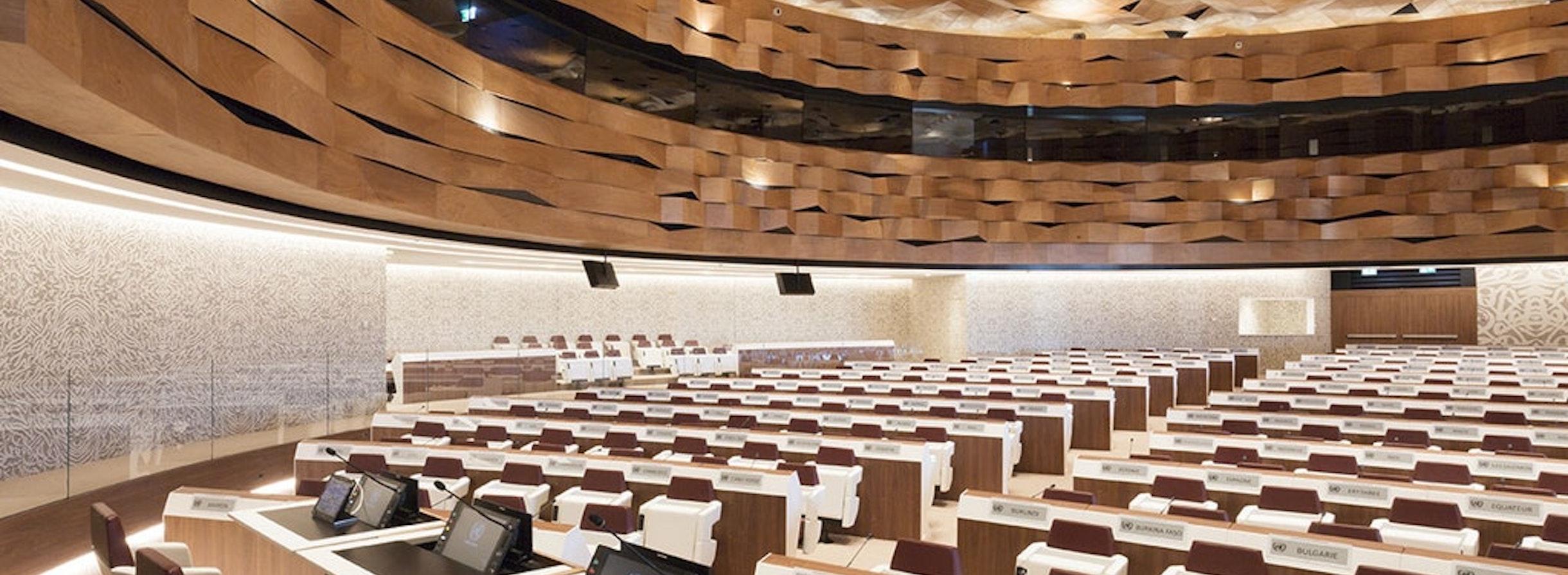 special-united-nation-conference-room-flos-05
