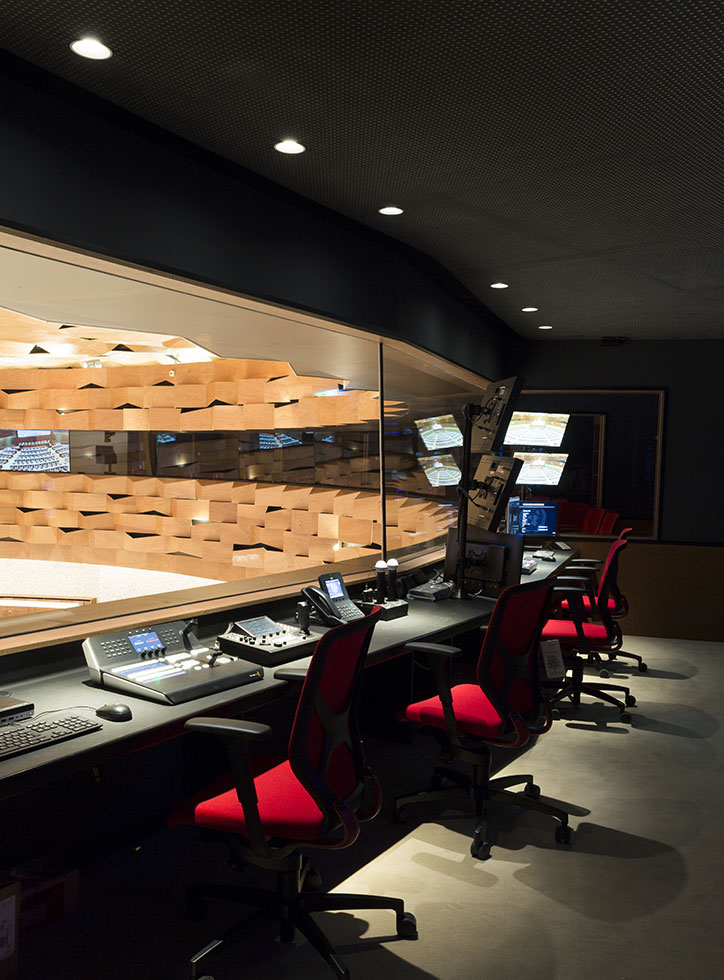 special-united-nation-conference-room-flos-13