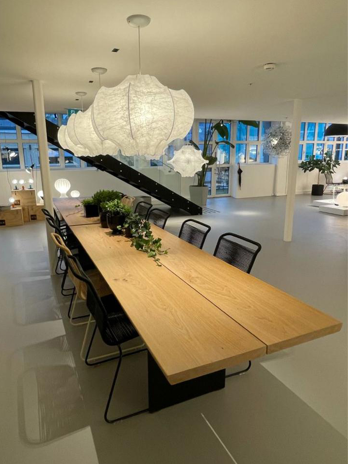 Oslo Showroom - staggered double img sx