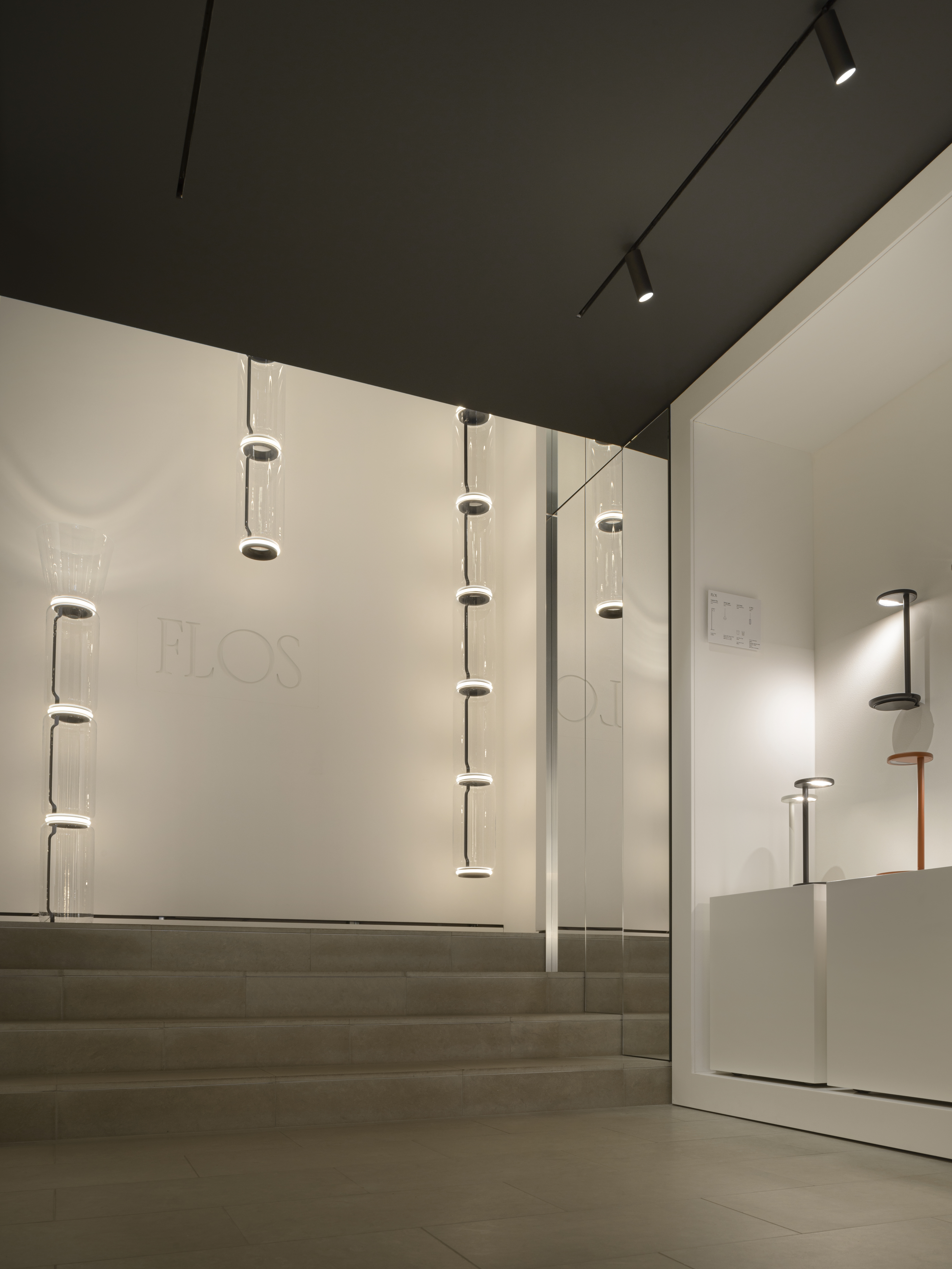 Milano Flagship - staggered double img dx