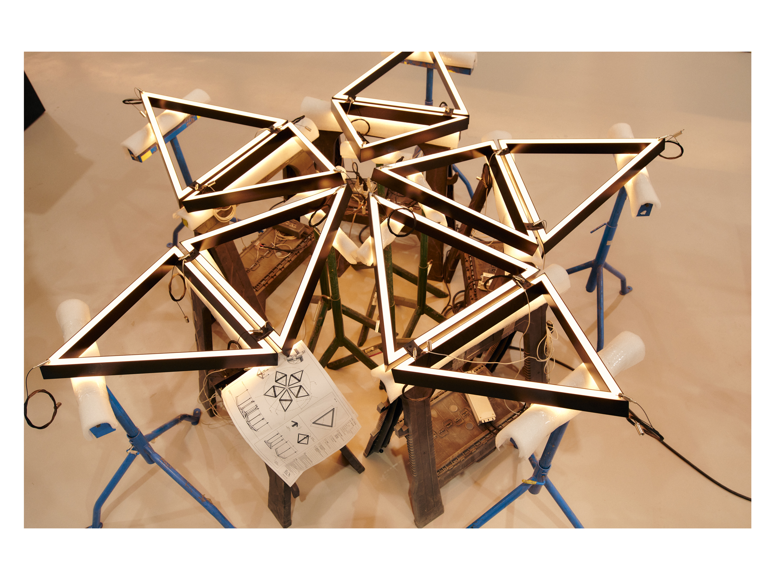 stories-Bespoke_New_York-flos-07-1