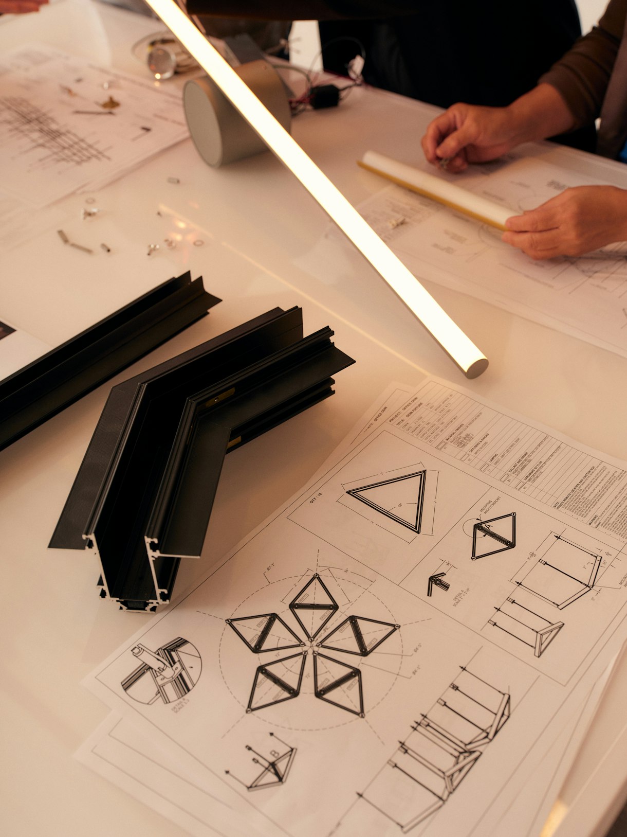 stories-Bespoke_New_York-flos-08