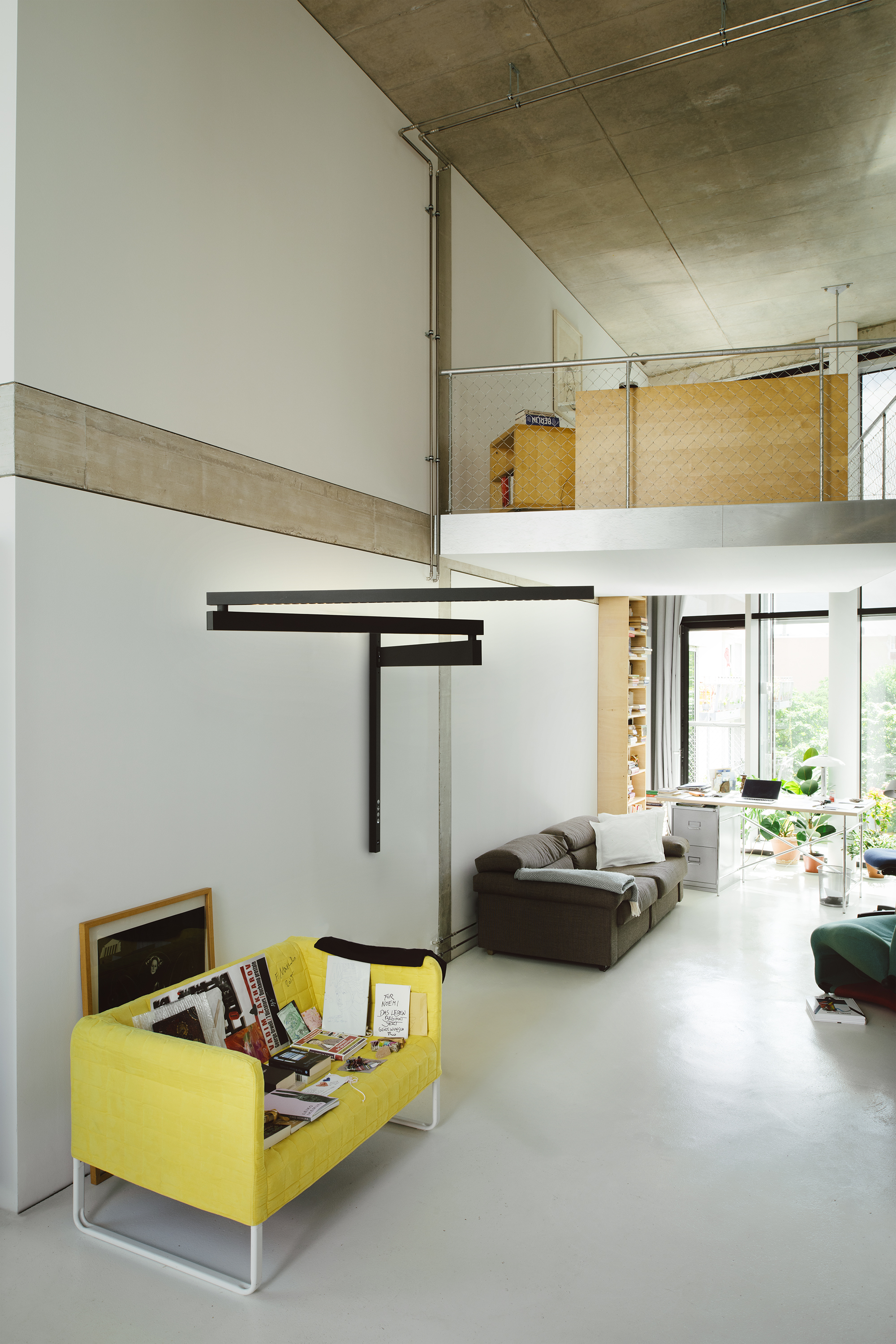 stories-Black-Flag-Flos-02