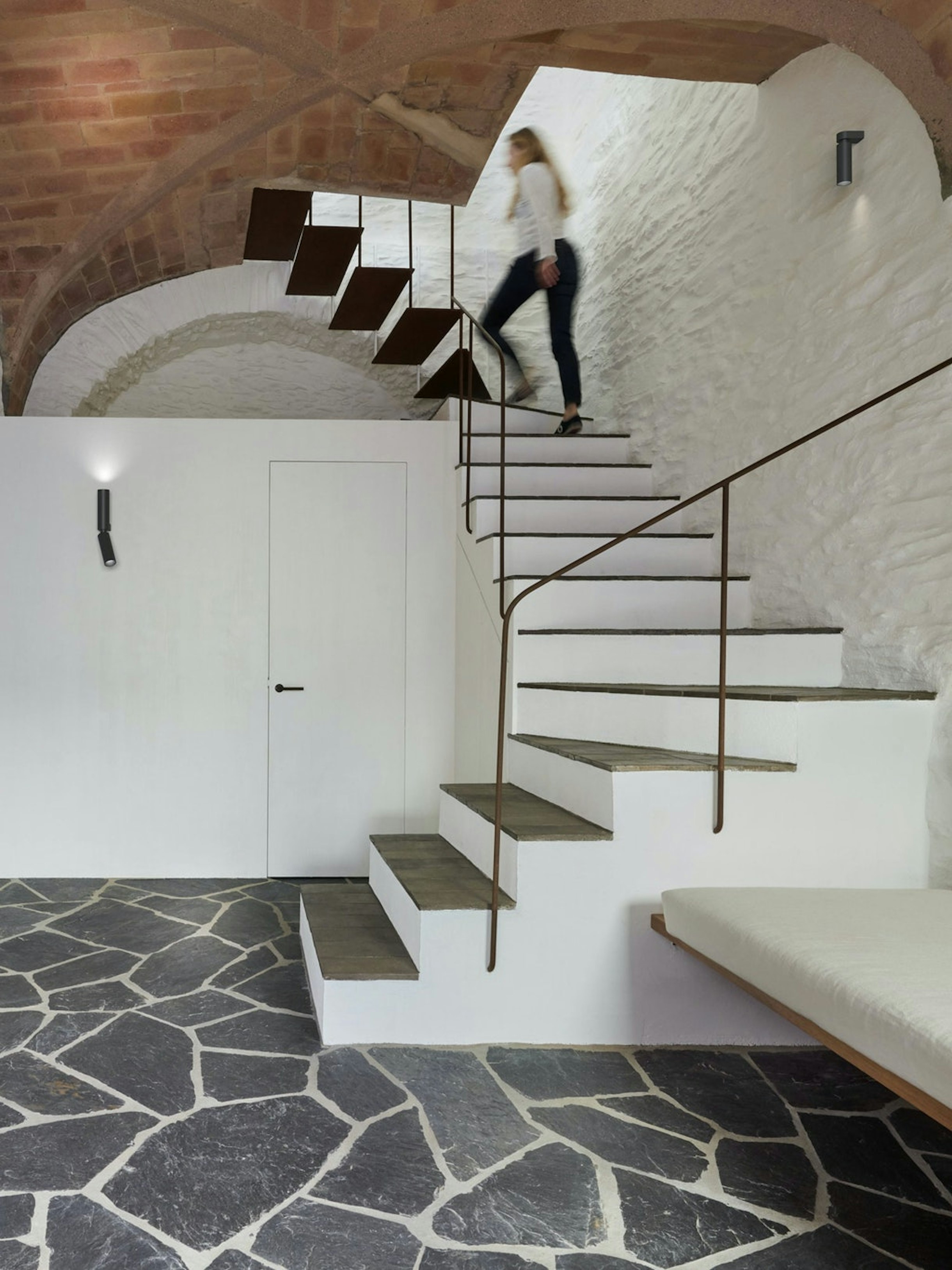 stories-C1-VINCENT_VAN_DUYSEN-flos-01