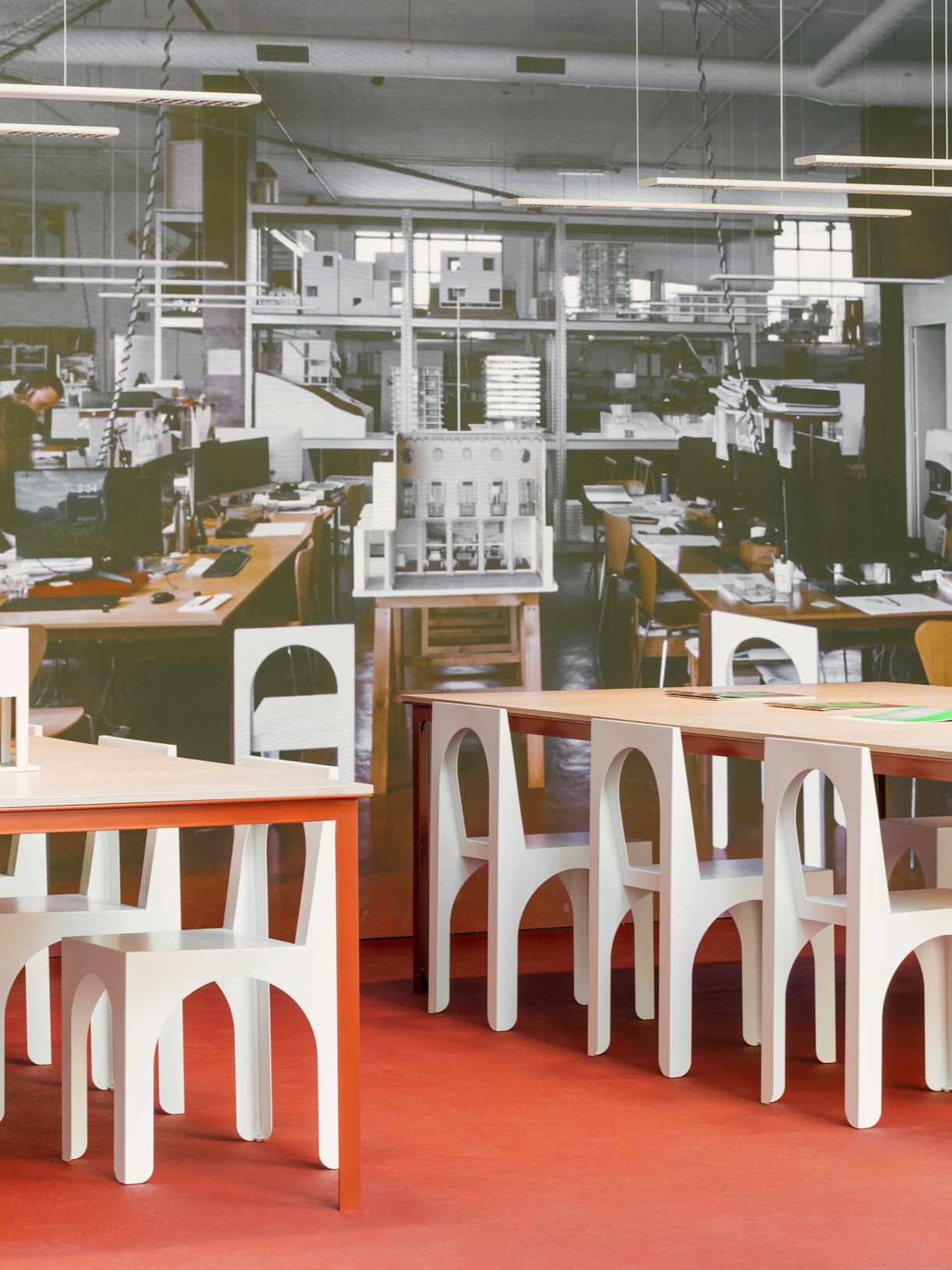 stories-Experiences_2_Out_Of-Office-flos-04