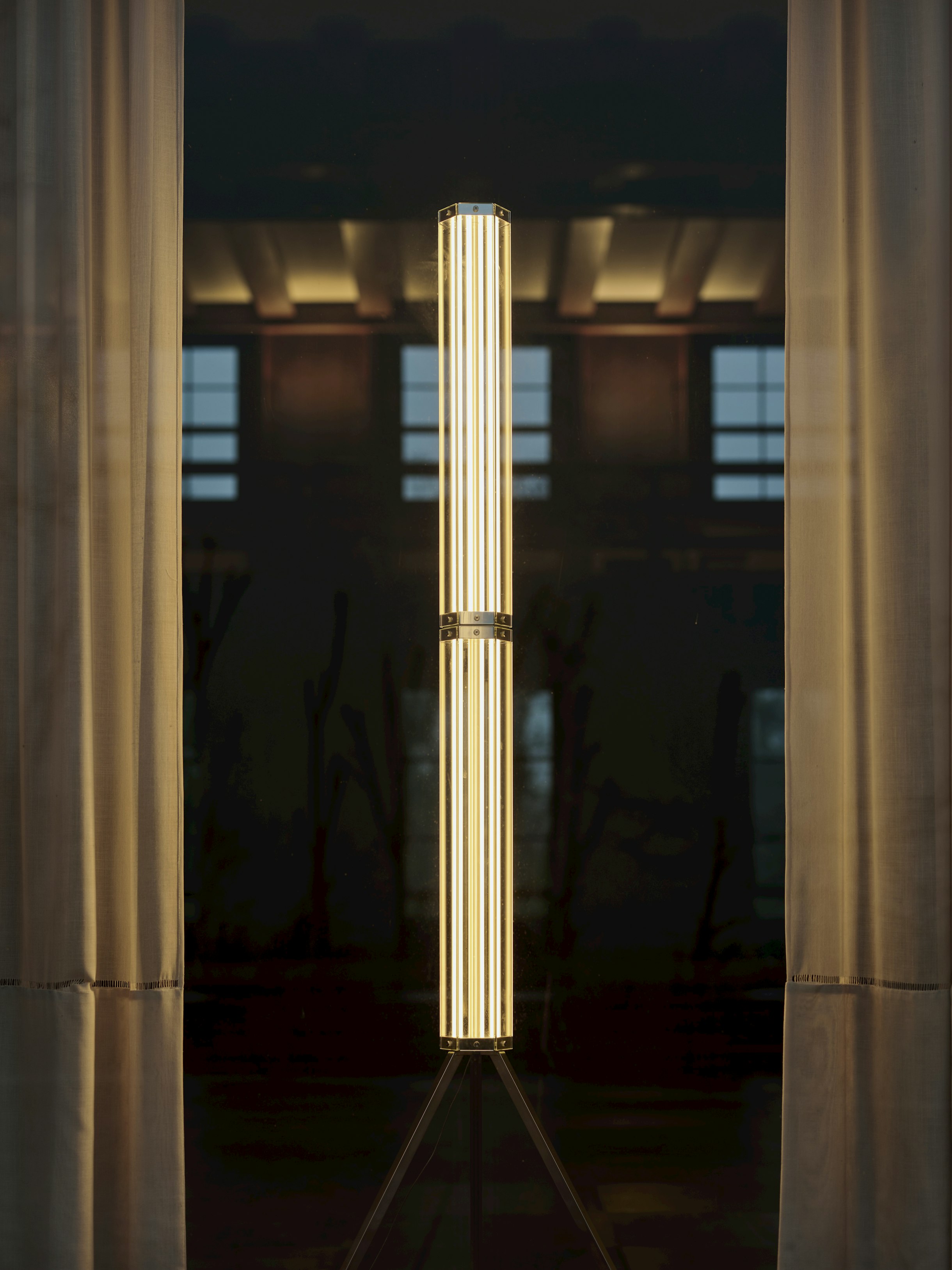 stories-SuperWire-flos-08.png