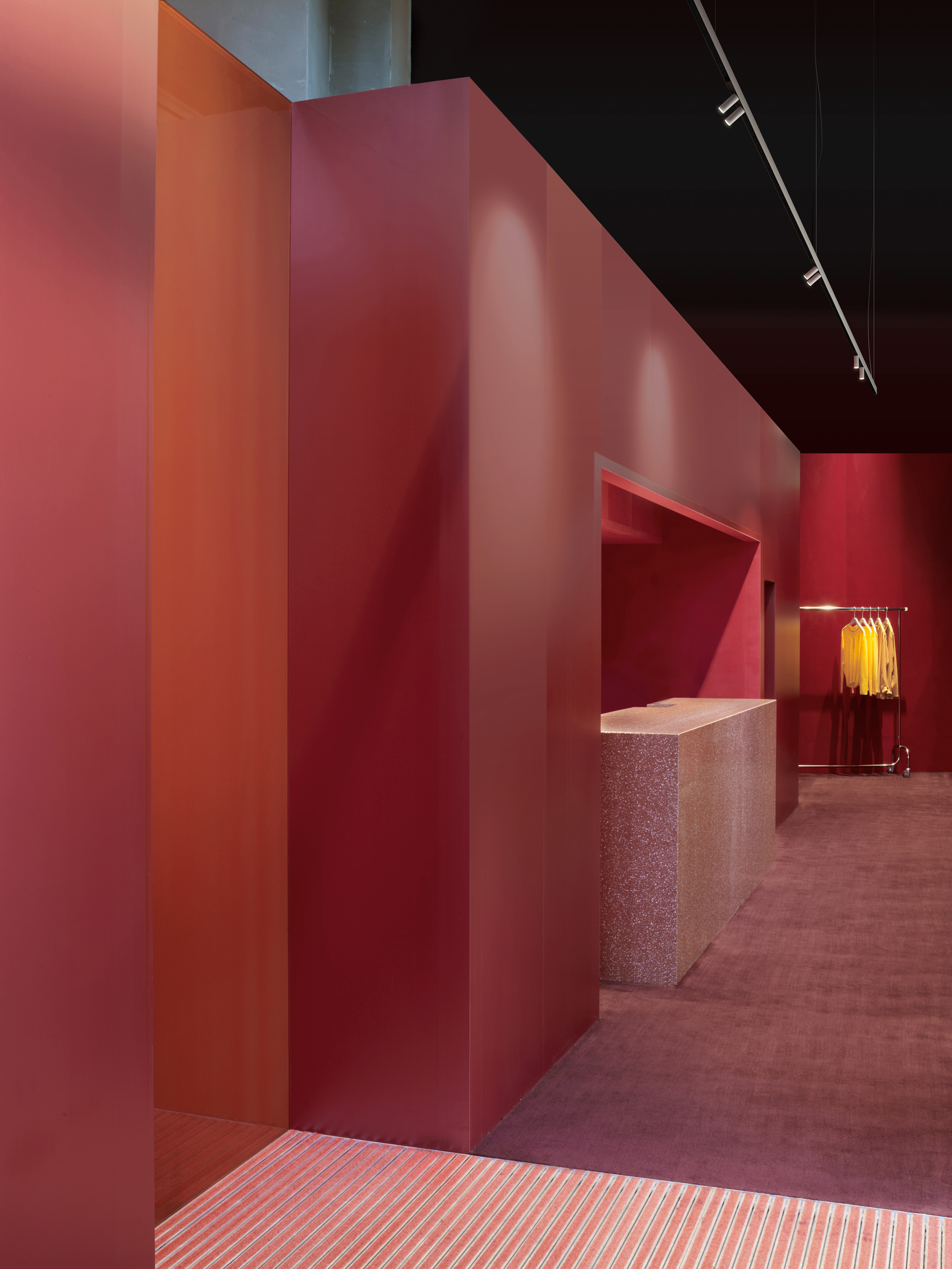 stories-The-Tracking-Magnet-flos-04