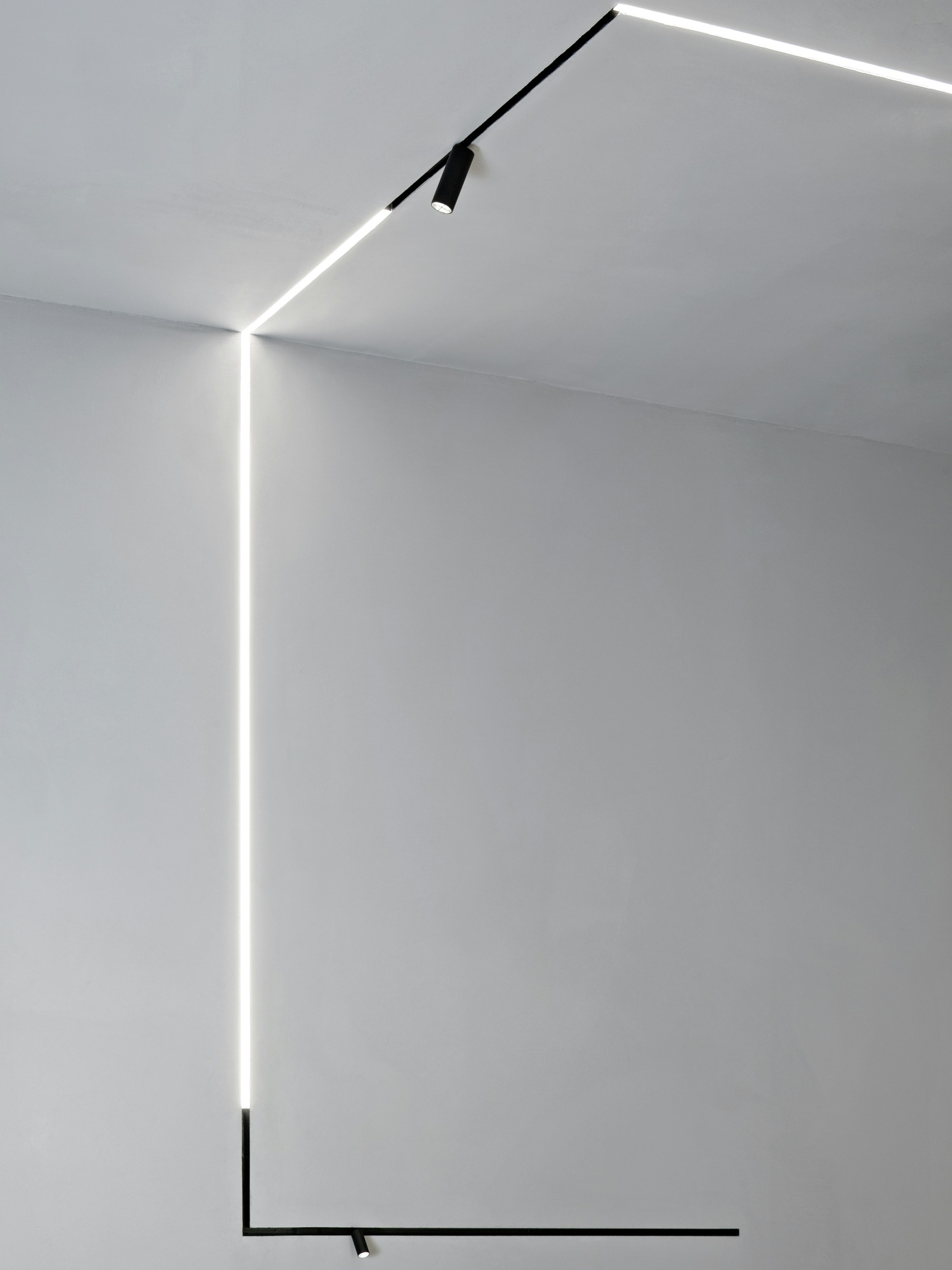 stories-The-Tracking-Magnet-flos-13