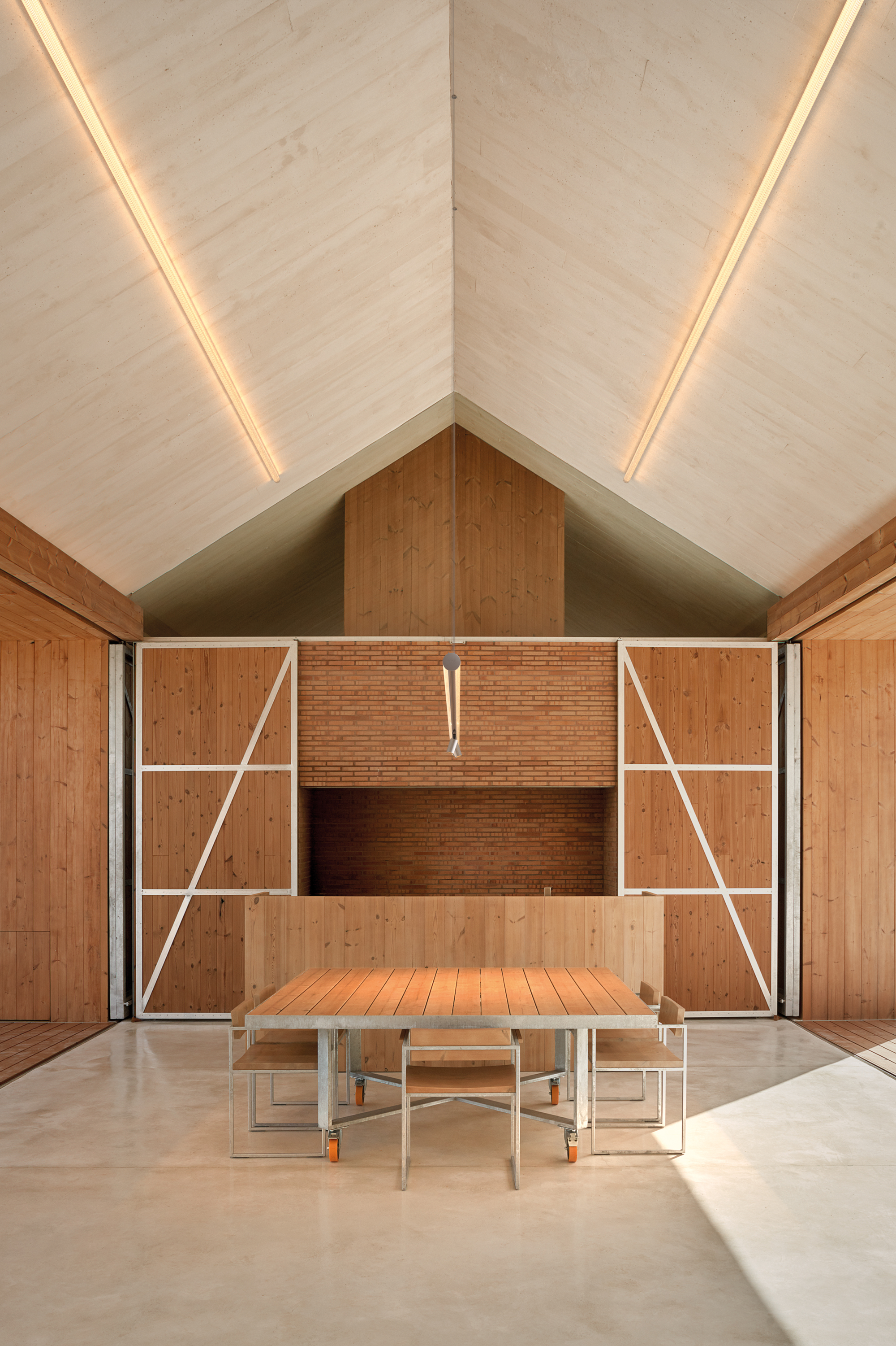 stories-The_Glowing_Track-Flos-Architectural-30