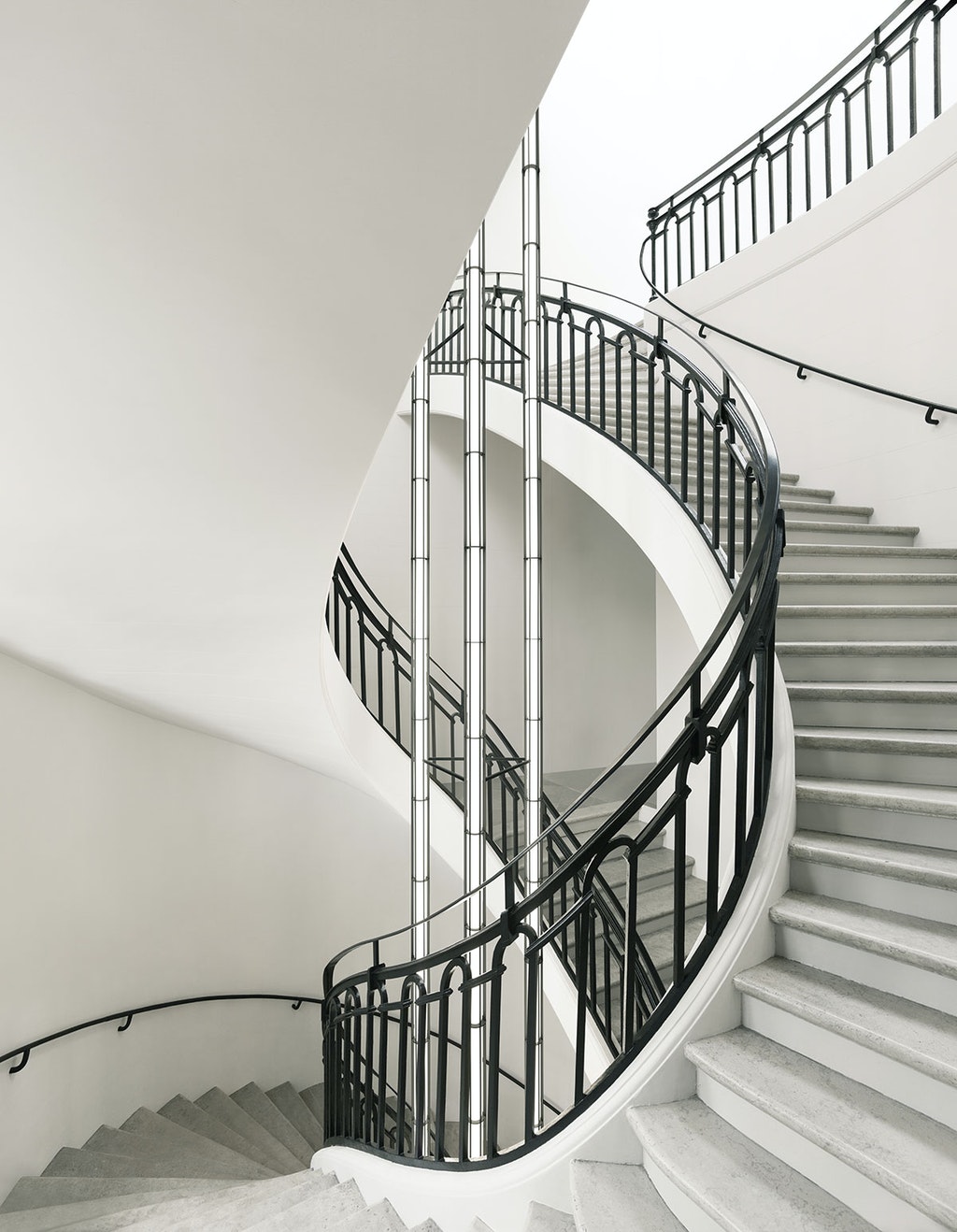 stories-flos-bourse-de-commerce-paris-10