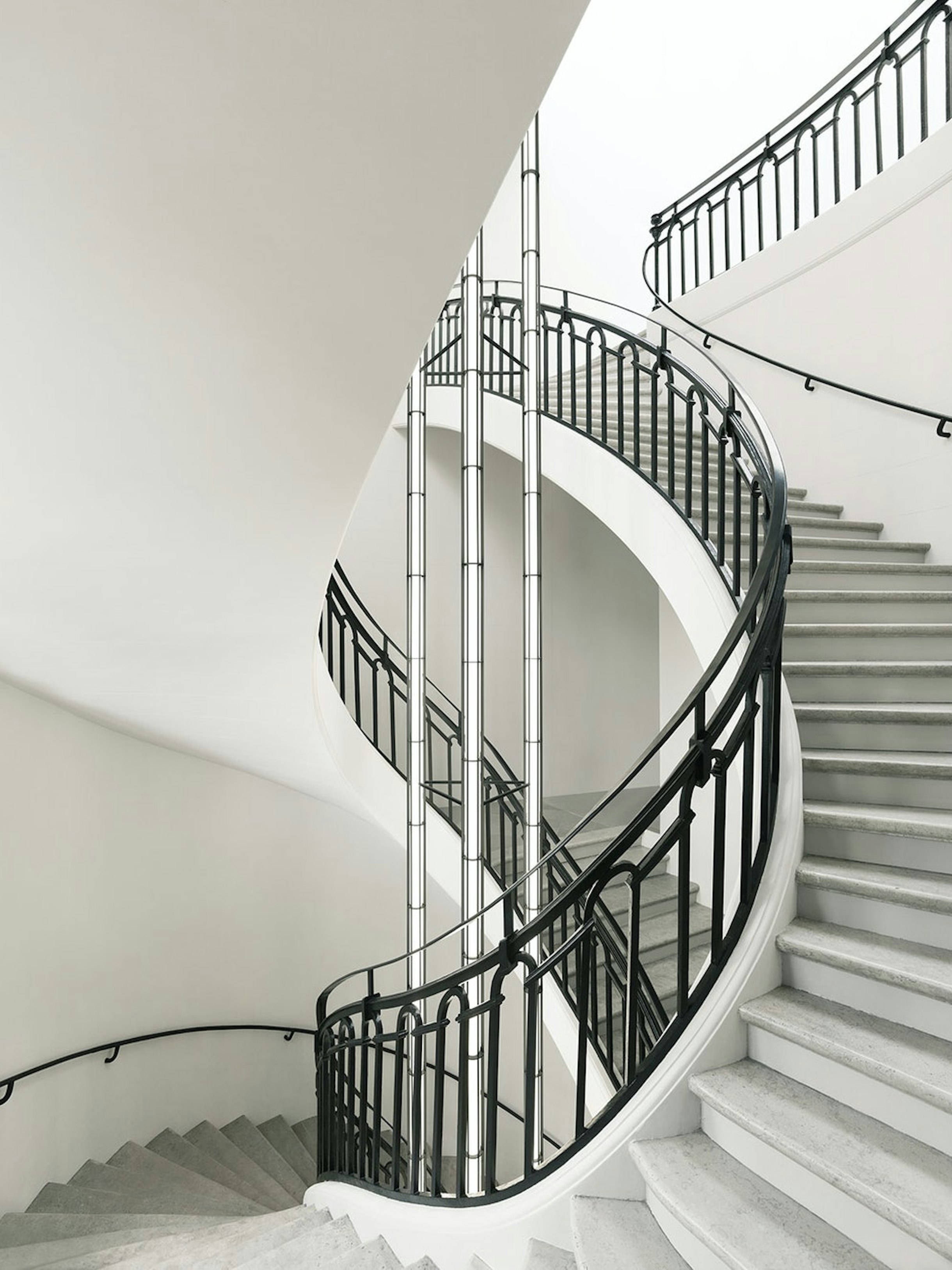 stories-flos-bourse-de-commerce-paris-10
