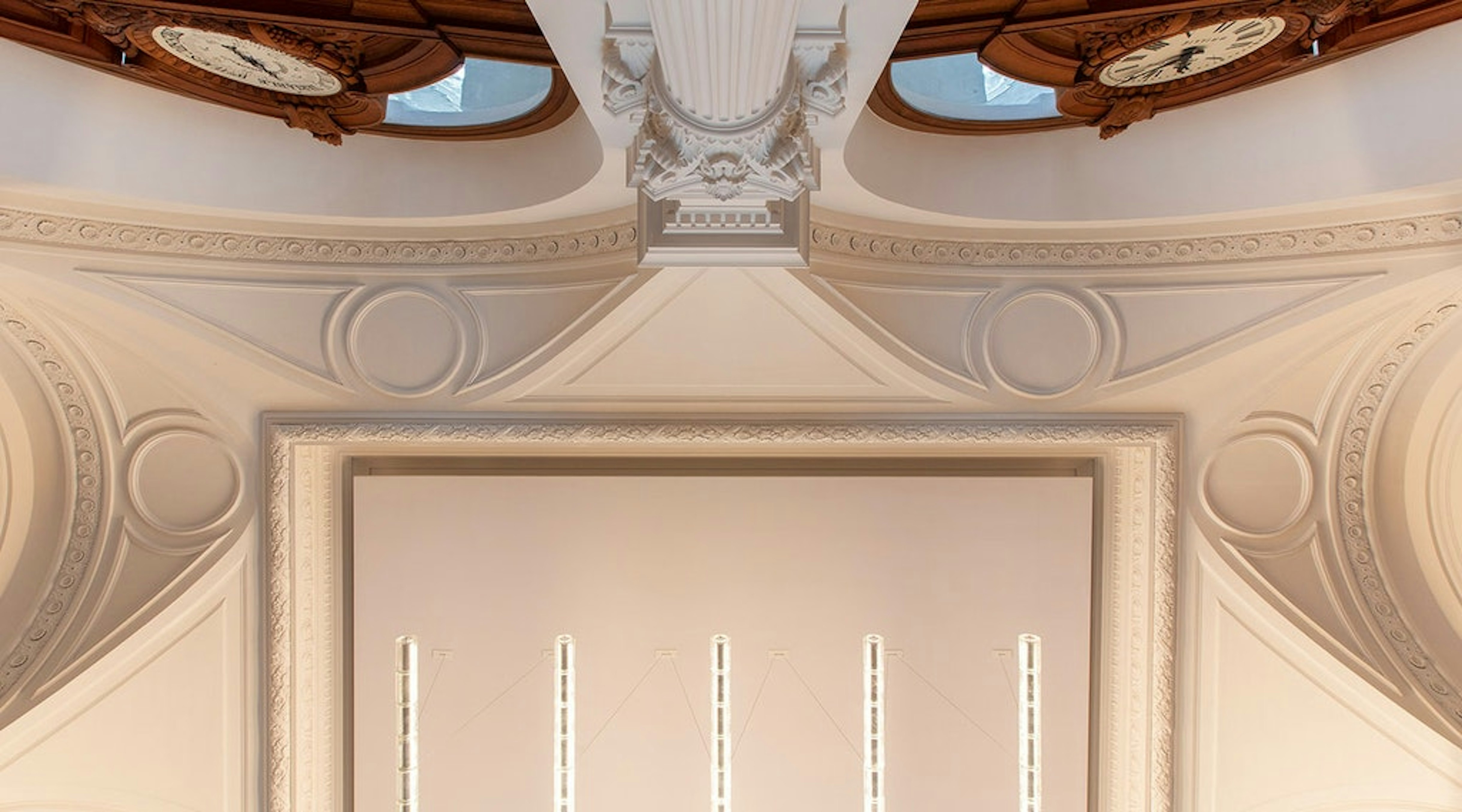 stories-flos-bourse-de-commerce-paris-16