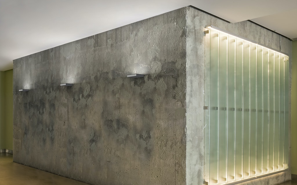 stories-fort-knox-wall-philippe-starck-flos-03_b