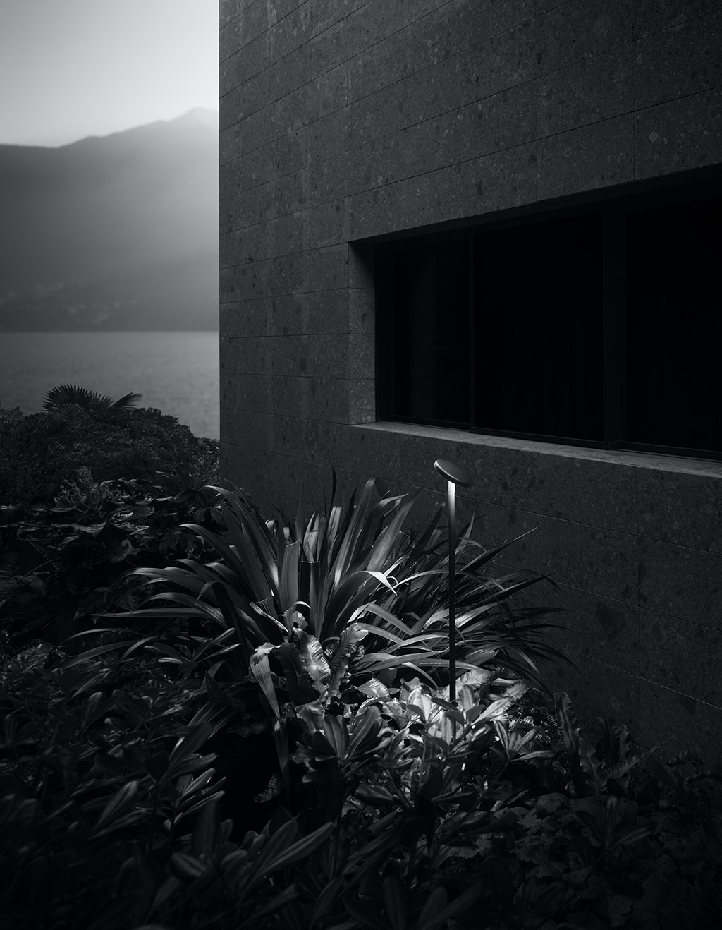 stories-landlord-flos-outdoor-01